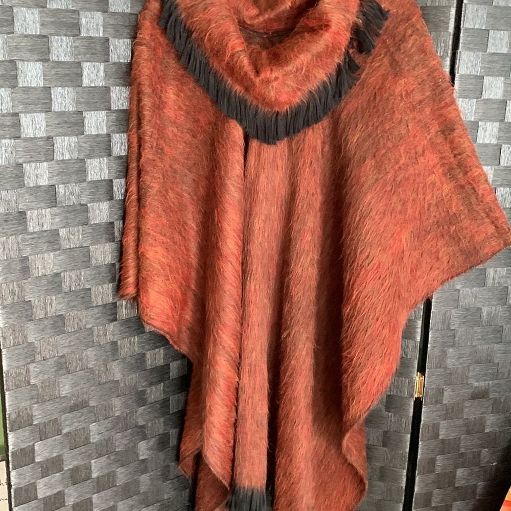 OSFA Designer cowlneck pullover faux fur/mohair mix poncho/shawl w/black fringe